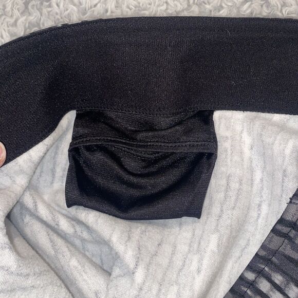 Athleta Mini Skirt Women's Size Small Chevron A-line Golf Black Gray Fleece Line - Picture 3 of 8